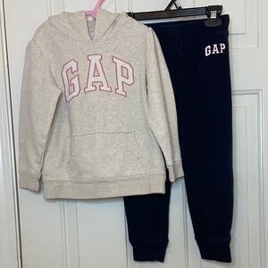 GAP toddler/kid size‎ 5 sweat pant and hoodie set